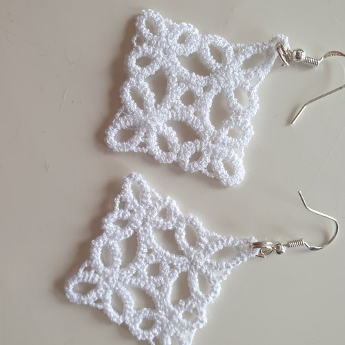 Boucles d'oreilles en dentelle blanches