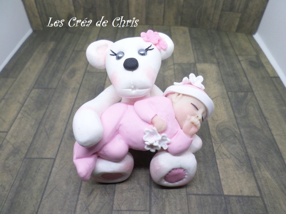 Bebe Fille Endormie Endormie Dans Les Bras De Son Gros Doudou Ourson En Fimo Un Grand Marche
