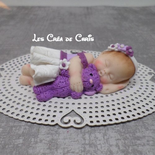 Bébé fimo fille nouveau modèle endormi avec son doudou ourson.