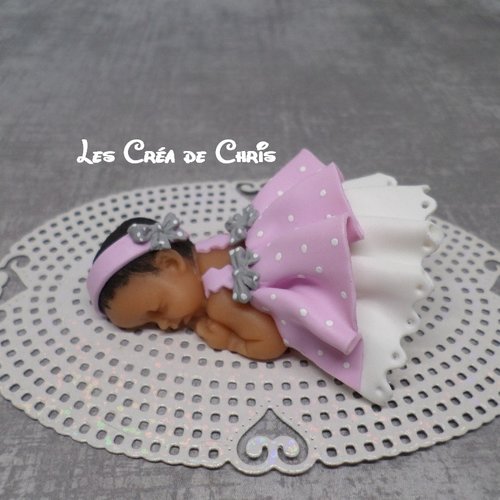 Bébé métissé fimo fille tenue de baptême.