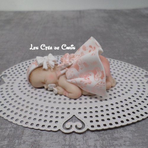Bébé fimo fille robe motifs fleurie.