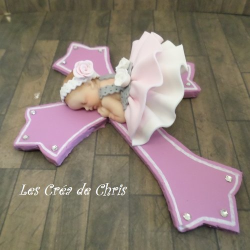 Support bébé ou décoration de gâteau croix en fimo.