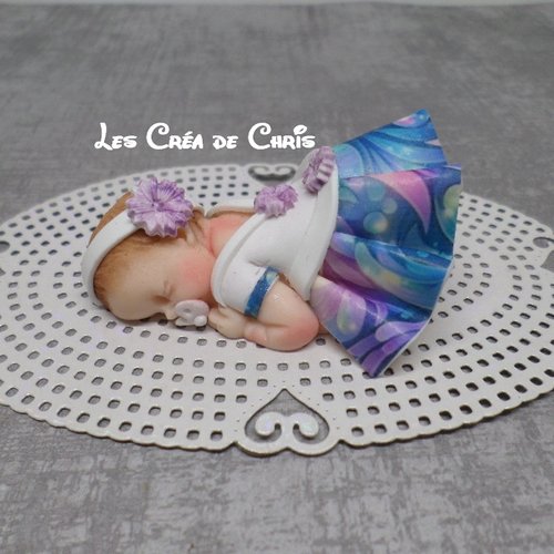 Bébé fille fimo jupe plissée.
