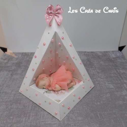 Petit tipi avec son bébé.