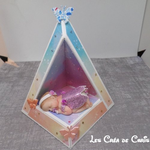 Petit tipi avec son bébé.