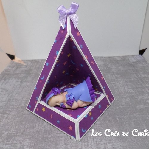 Petit tipi avec son bébé.