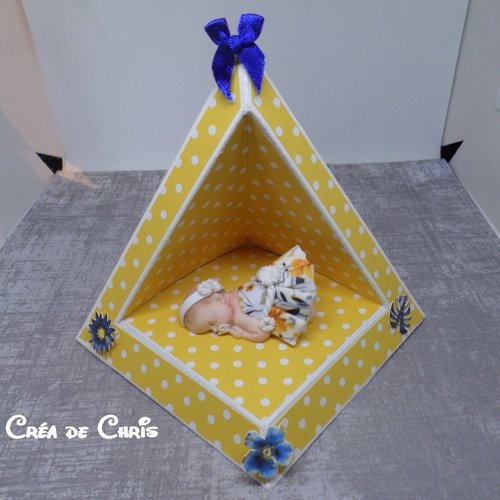 Grand tipi avec son bébé.