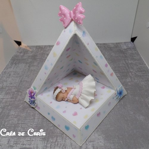 Grand tipi avec son bébé.
