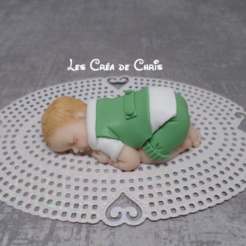 Bébé fimo garçon tenue de baptême.