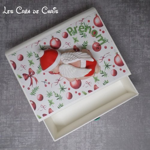 Boite livre avec son bébé.