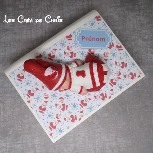 Boite livre avec son bébé.