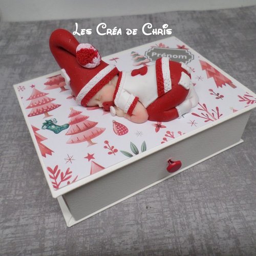 Boite livre avec son bébé.
