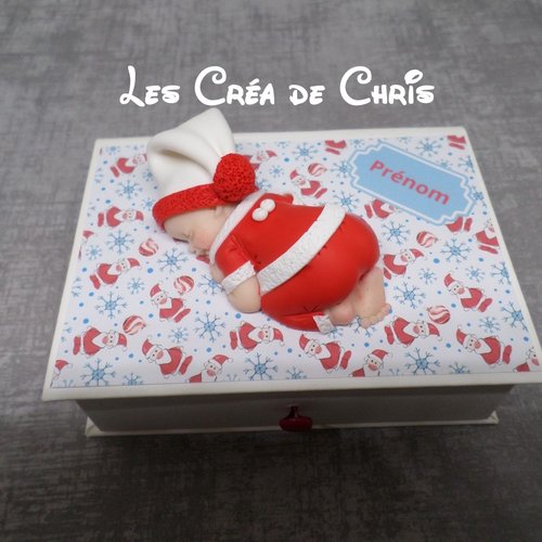 Boite livre avec son bébé.