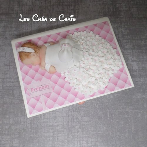 Boite livre avec son bébé.