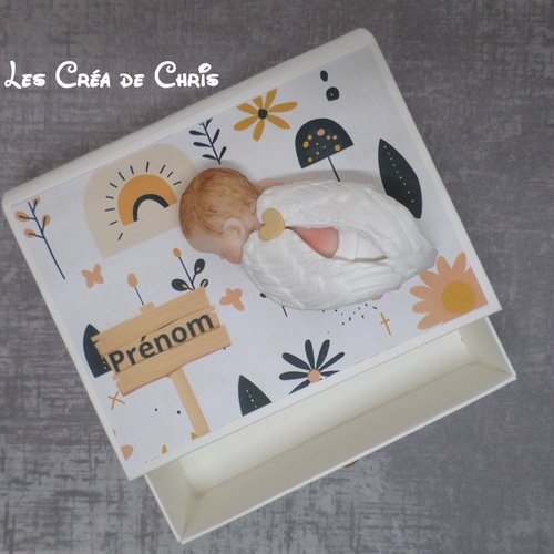 Boite livre avec son bébé.