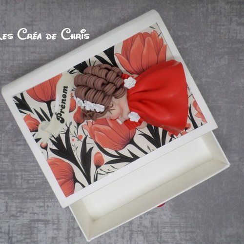 Boite livre avec son bébé.