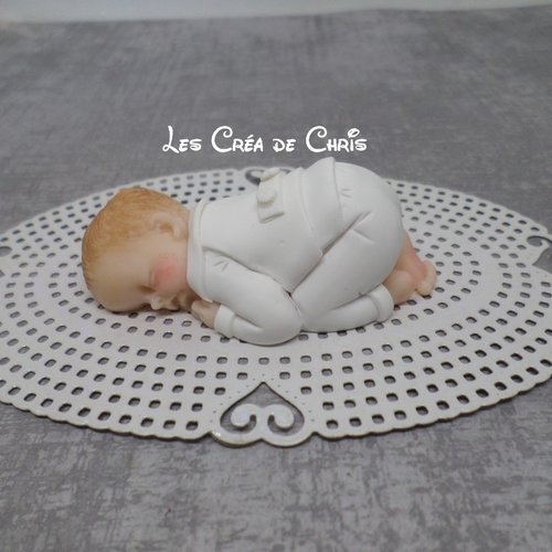Bébé fimo garçon tenue de baptême.