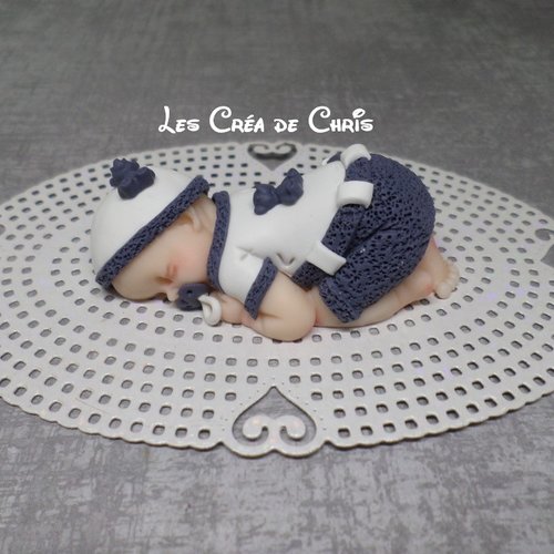 Bébé fimo garçon grenouillère.