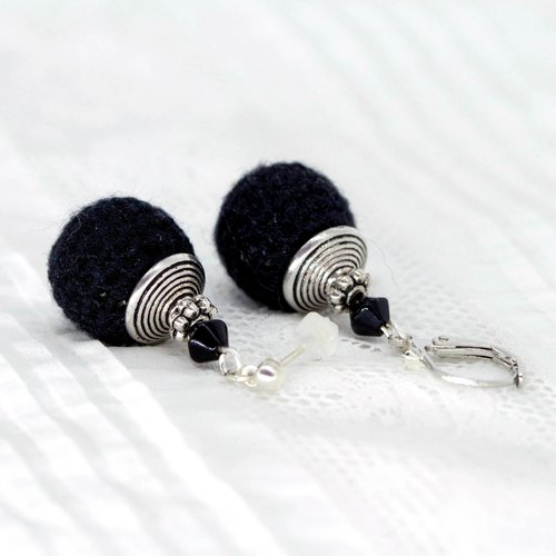 Boucles d'oreille noires et argent