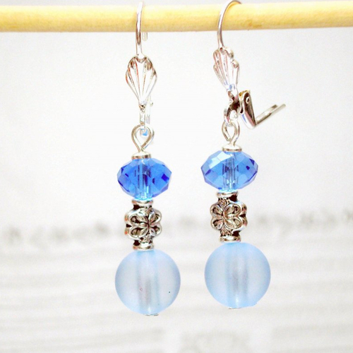 Boucles d'oreille pendante en cristal bleu et argent tibétain