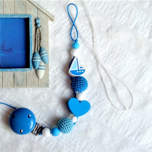 Accroche-tétine pour petit marin, clip et coeur bleu, perles crochetées et perles silicone