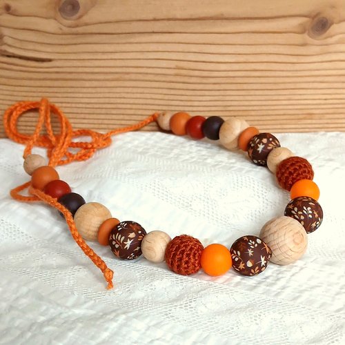 Collier adapté aux jeunes mamans perles "feuille d'automne"