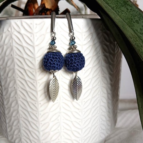 Boucles d'oreille bleu marine et plume argent