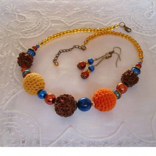 Parure reservée, collier et bo ton cuivré et bleu roi