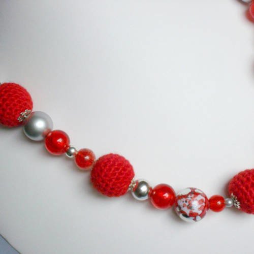 Collier perles vénitiennes rouges et perles grises modèle unique 