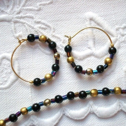 Boucles d'oreille créoles, perles nacrées noires et métal doré