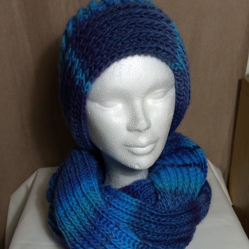 Col et bonnet  laine katia bleu