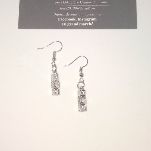 Boucles d'oreilles cube lettres