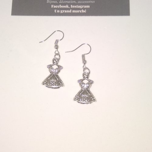 Boucles d'oreilles robe