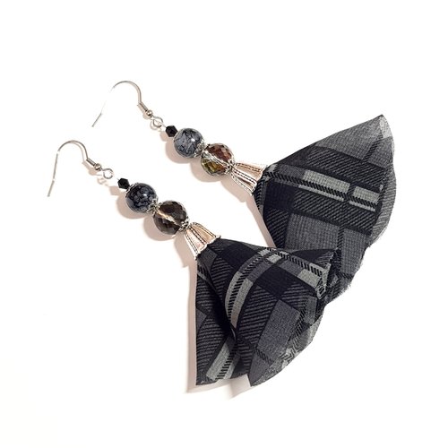 Boucle d'oreille pendante avec pompons en voilage souple gris, noir, perles en verre, coupelles, crochet en métal acier inoxydable argenté