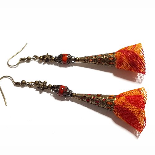 Boucle d'oreille pendante avec pompons en tissu viscose orange rouille, perles en verre, coupelles, crochet, métal bronze