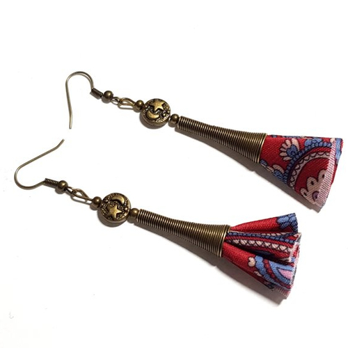 Boucle d'oreille pendante avec pompons en tissu bleu, rouge, perles étoile, coupelles, crochet, métal bronze