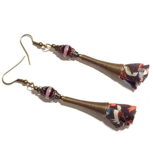 Boucle d'oreille pendante avec pompons en tissu orange, marron, perles en verre  rouge bordeaux, coupelles, crochet, métal bronze