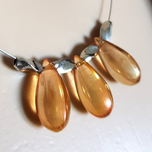 Collier perles goutte verre orange transparent avec reflets, coupelles, fil, acier, chaînette en métal acier inoxydable argenté