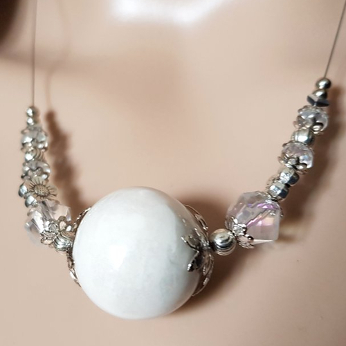 Collier fleur, perles en verre et en céramique blanc, transparent, coupelles, fil, acier, chaînette en métal acier inoxydable argenté