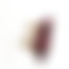 Boucle d'oreille pendante pompons en tissue rouge bordeaux, perles en métal ajourée, coupelles, crochet en métal acier inoxydable doré