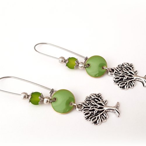 Boucle d'oreille arbre pendante avec émaillé connecteur vert olive, perles en verre, métal acier inoxydable argenté