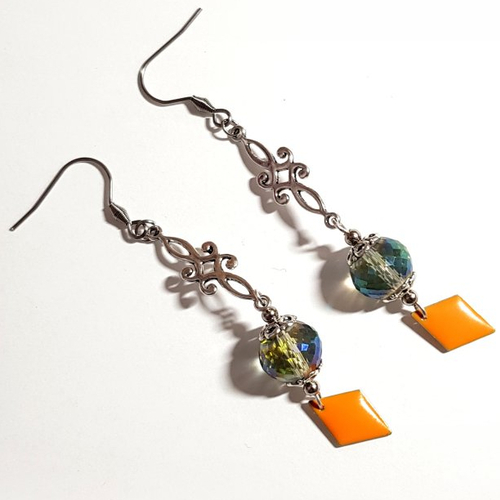 Boucle d'oreille fleur pendante avec losange émaillé orange, perles en verre, tige, crochet en métal acier inoxydable argenté