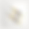 Boucle d'oreille pendante avec ovale émaillé jaune, carré ajourée, perles en verre, tige, crochet en métal acier inoxydable argenté
