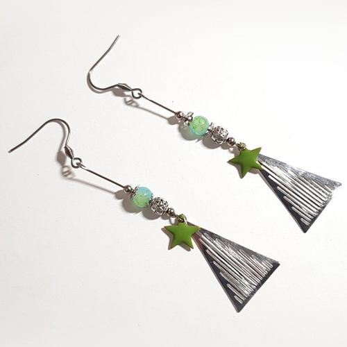 Boucle d'oreille pendante avec étoile émaillé vert olive, perles en verre, triangle, tige, crochet en métal acier inoxydable argenté