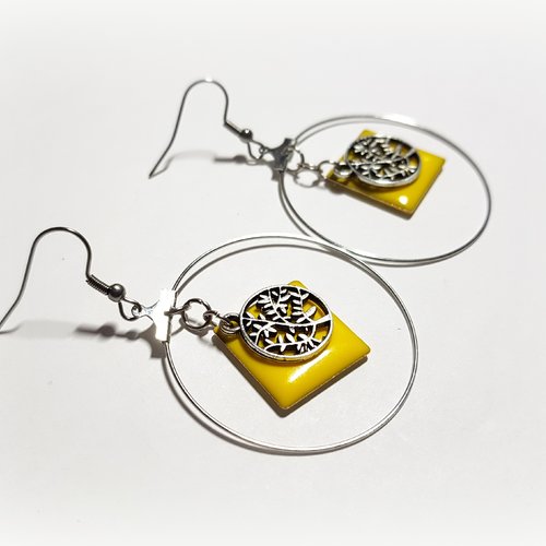 Boucle d'oreille créole pendante avec carré émaillé jaune et arbre, crochet en métal acier inoxydable argenté