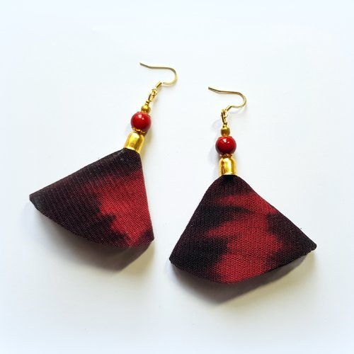 Boucle d'oreille pendante pompons en voilage rouge, noir, prune, perles en verre, coupelles, crochet en métal acier inoxydable doré