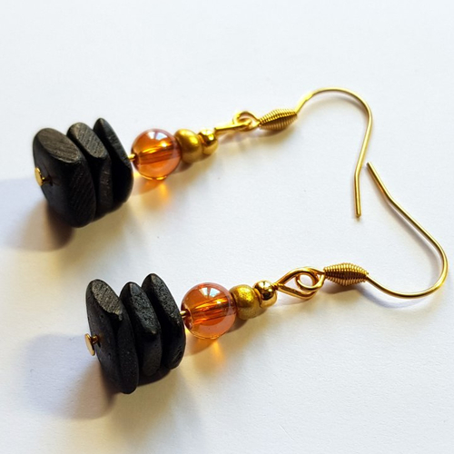 Boucle d'oreille pendante, perles en verre et bois noir, orange ambre avec reflets, crochet en métal acier inoxydable doré