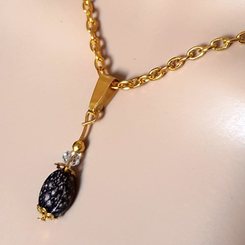 1 collier avec perles en verre ovale plat, marron foncé tacheté, chaînette d’extension, coupelles, bélière en métal doré