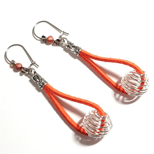 Boucle d'oreille pendante en suédine orange, perles à ressort, embout, crochet en métal acier inoxydable argenté