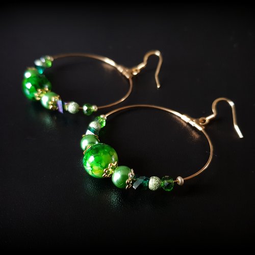 Boucle d'oreille créole avec perles en verre verte, coupelles, crochet, métal acier inoxydable doré